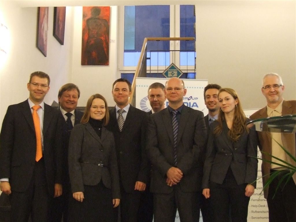 Vertreter des EU-Parlaments beim Besuch im Media + IT - Center